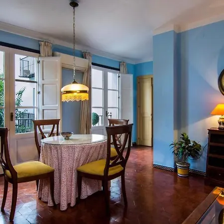 Apartament En Un En Plaza Alfaro Sewilla